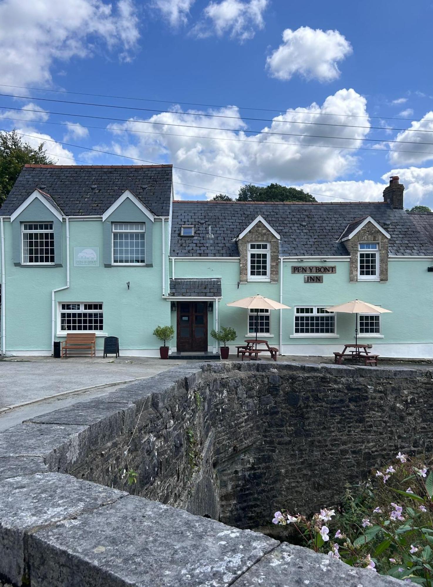 Penybont Restaurant + Inn Carmarthen Eksteriør bilde