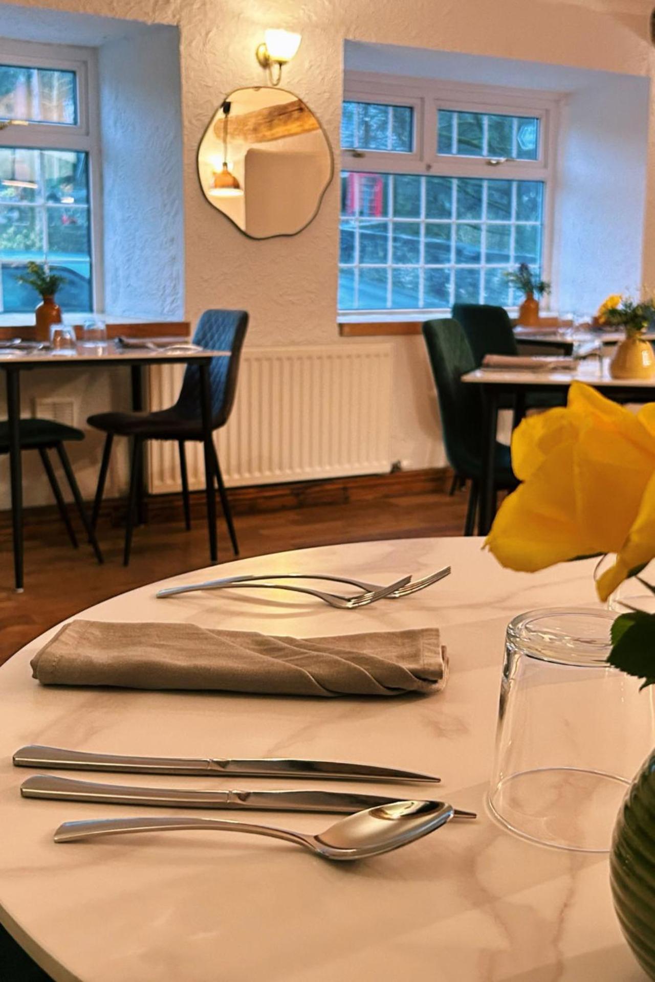 Penybont Restaurant + Inn Carmarthen Eksteriør bilde