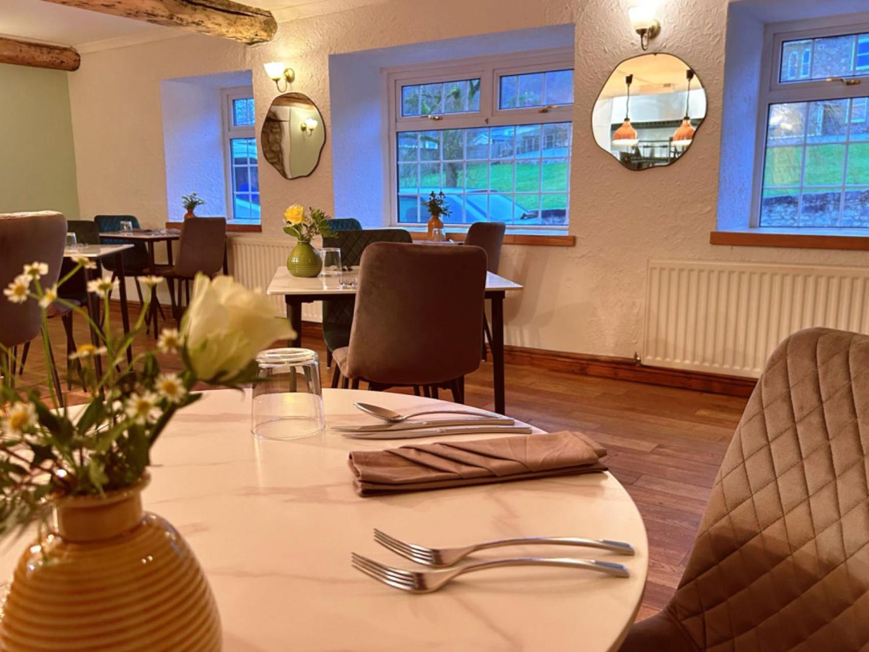Penybont Restaurant + Inn Carmarthen Eksteriør bilde