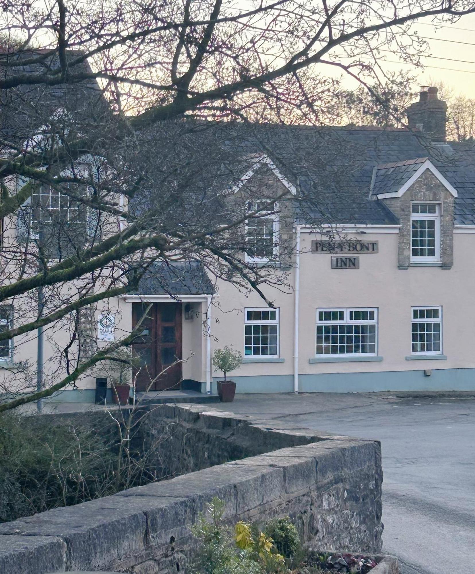 Penybont Restaurant + Inn Carmarthen Eksteriør bilde